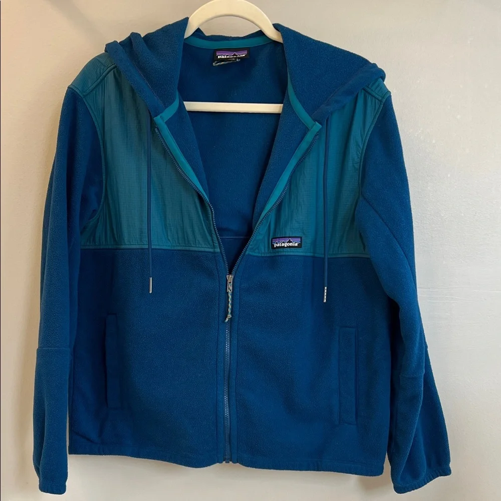Patagonia women’s nylon jacket with a hood - Picture 1 of 8
